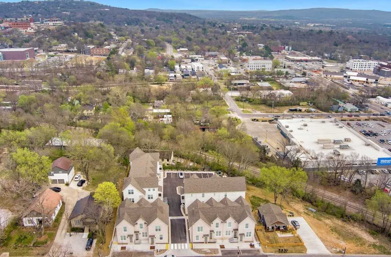 372 S Hill Ave #1221863P - Photo 5 of 27