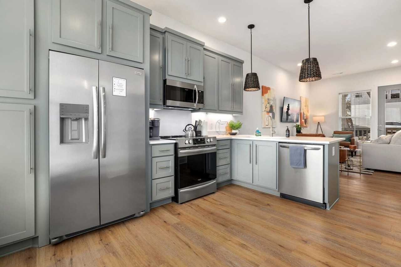 372 S Hill Ave #1221863P - Photo 6 of 27