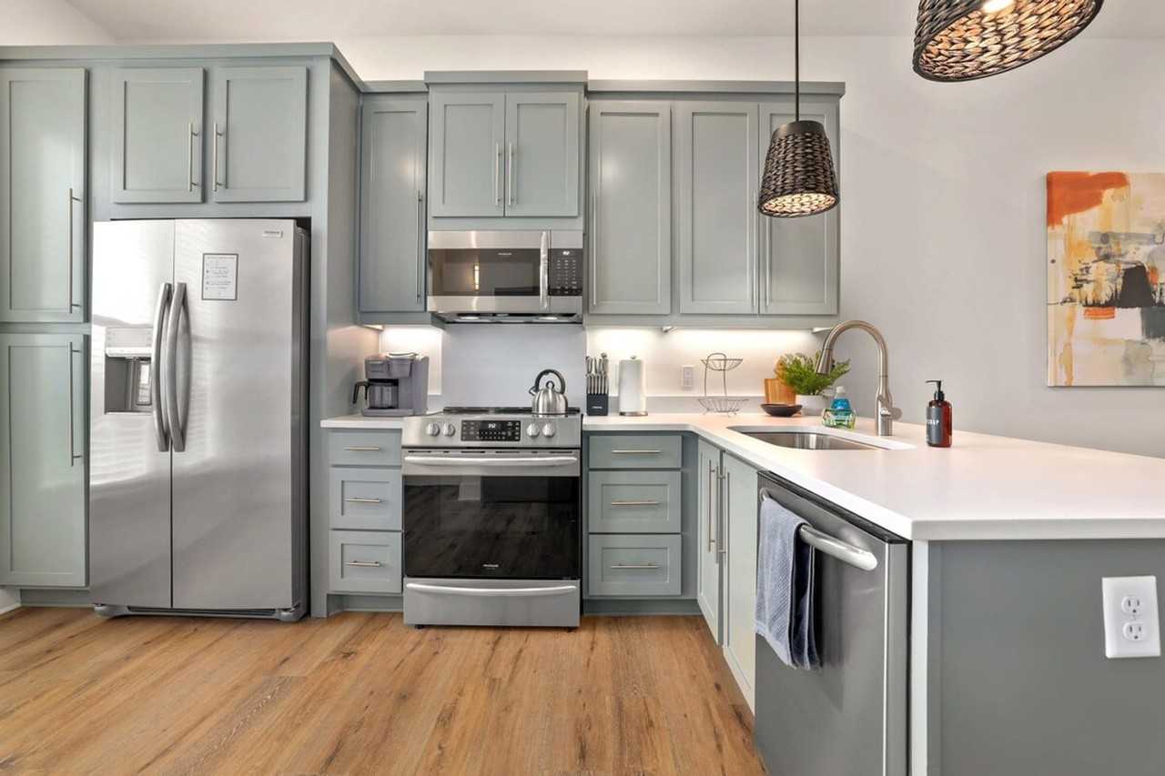 372 S Hill Ave #1221863P - Photo 7 of 27