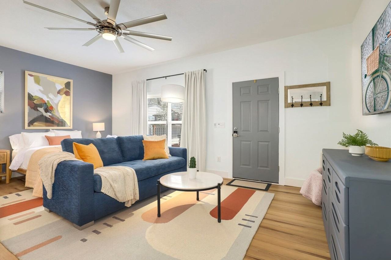 705 Nw J St #1221874P - Photo 2 of 40