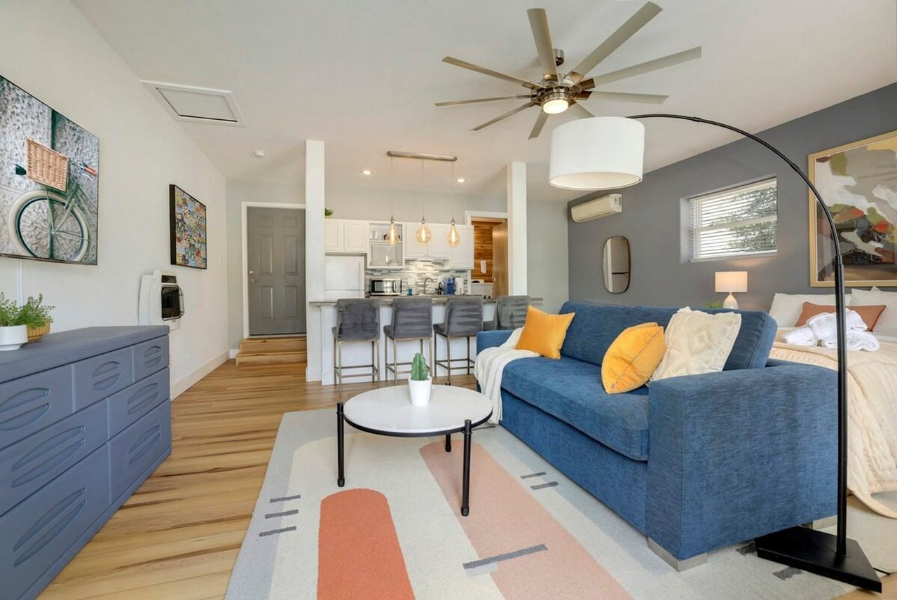 705 Nw J St #1221874P - Photo 3 of 40