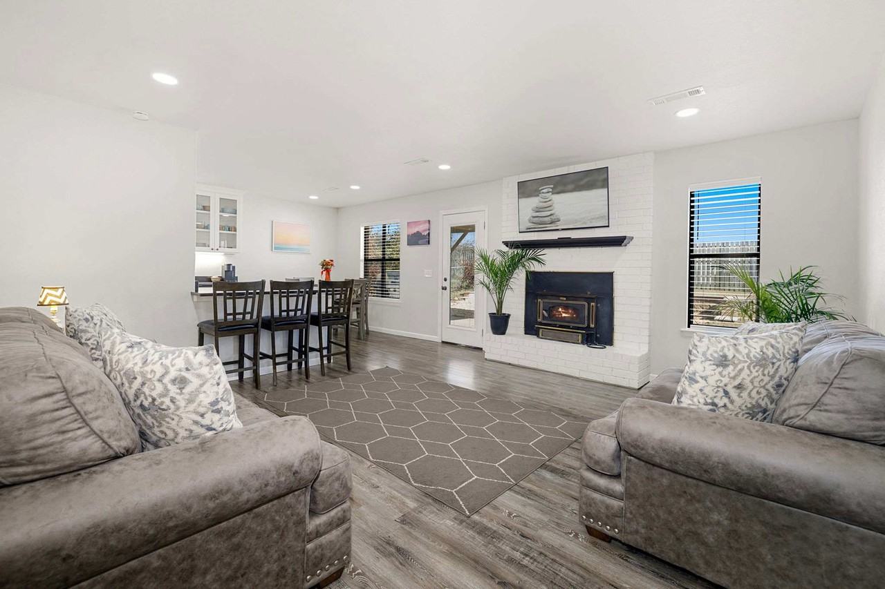 3028 N Malinda Dr #1221936P - Photo 2 of 23