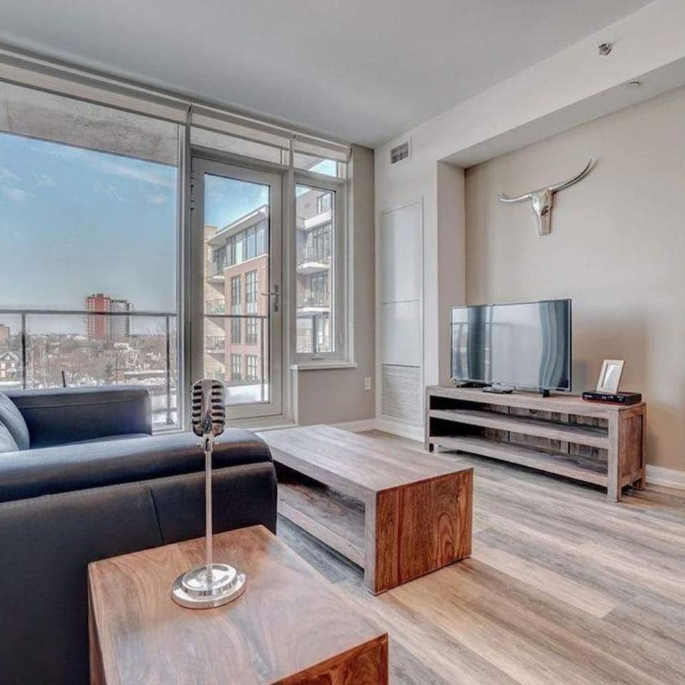 1140 Wellington St W #1223061P - Photo 2 of 12