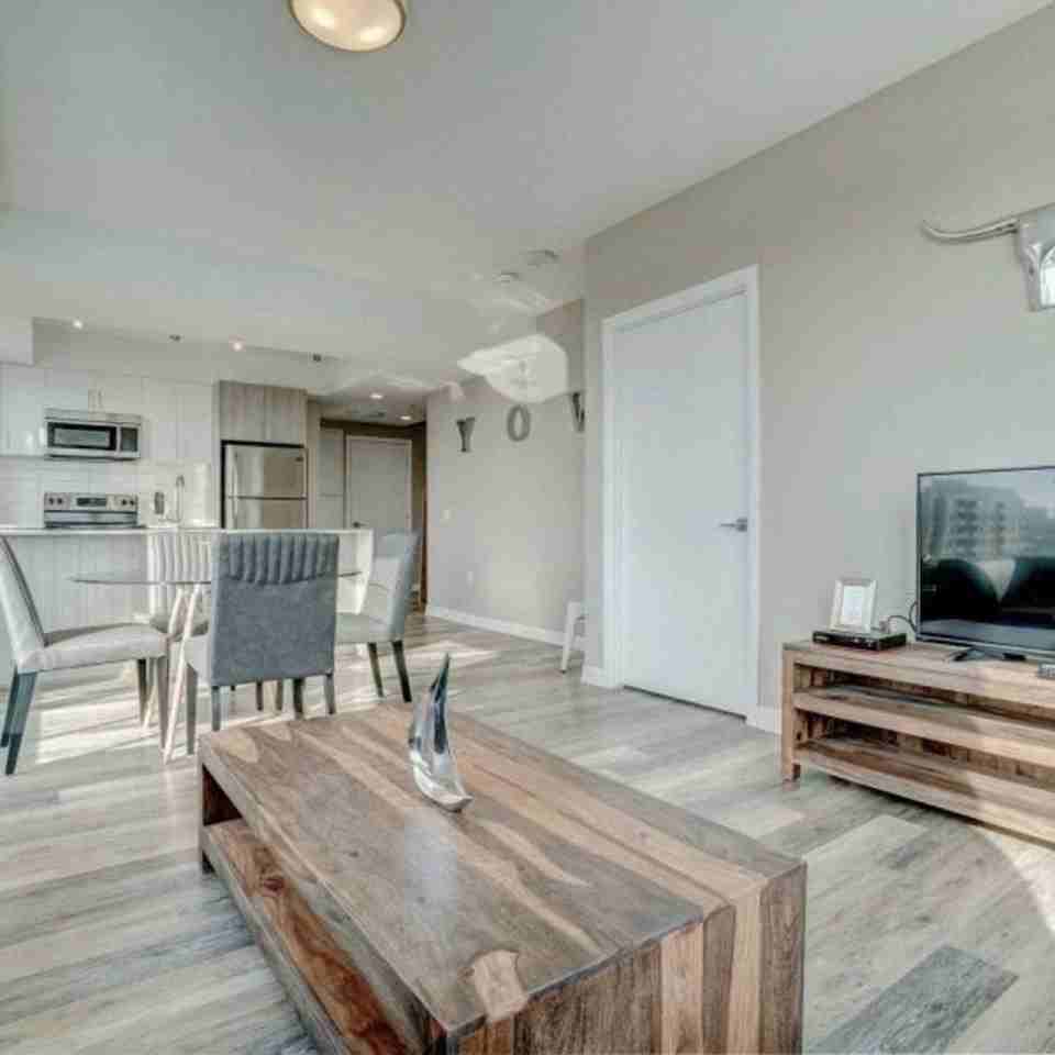 1140 Wellington St W #1223061P - Photo 3 of 12