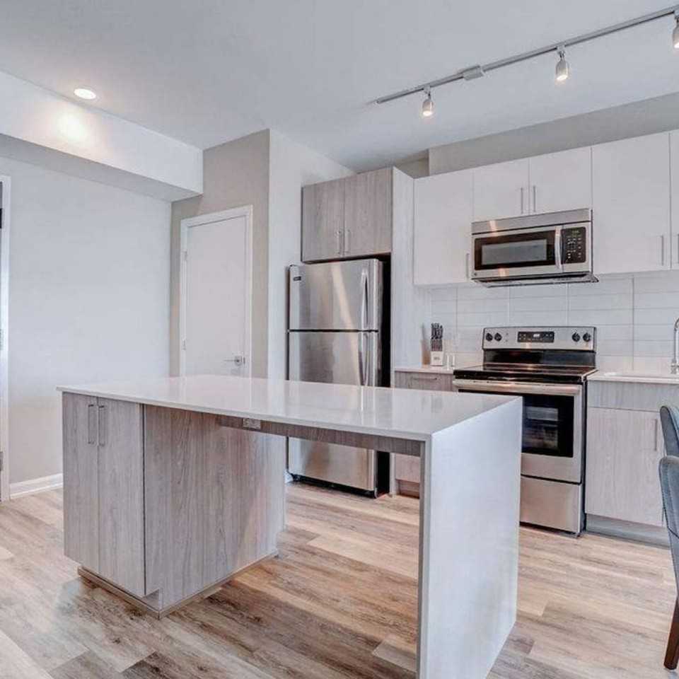 1140 Wellington St W #1223061P - Photo 6 of 12