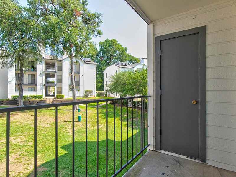 Villas on Rosemeade West - Photo 6 of 16