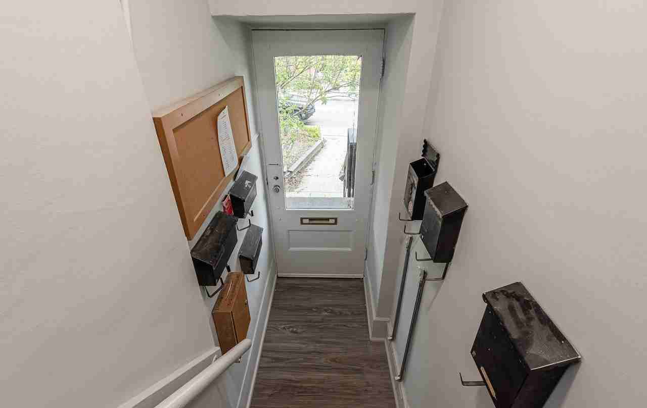 312 Quebec Avenue #2 - Photo 5 of 39