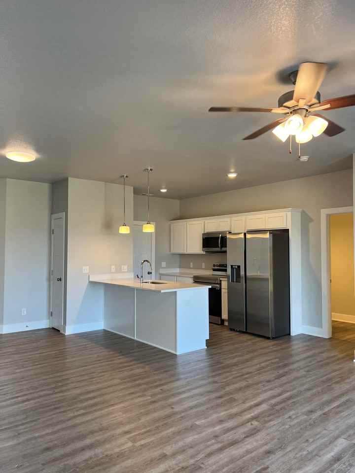 233 Nw Greenway Pl - Photo 7 of 21