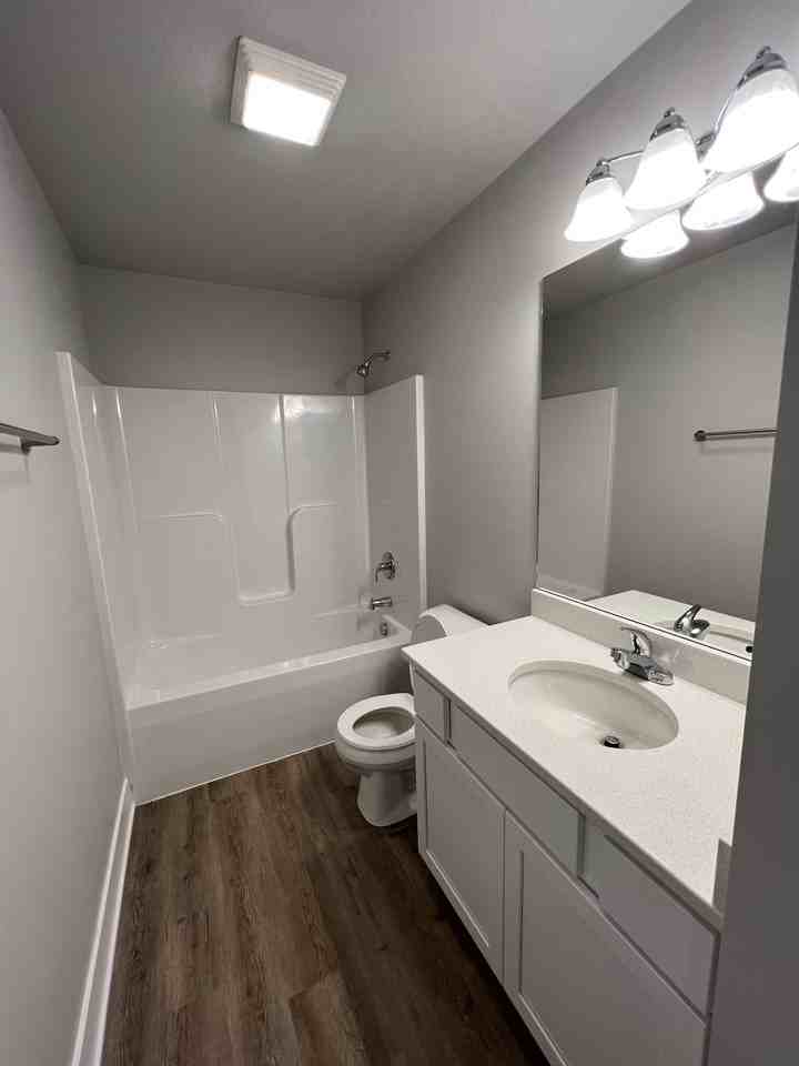 233 Nw Greenway Pl - Photo 2 of 21