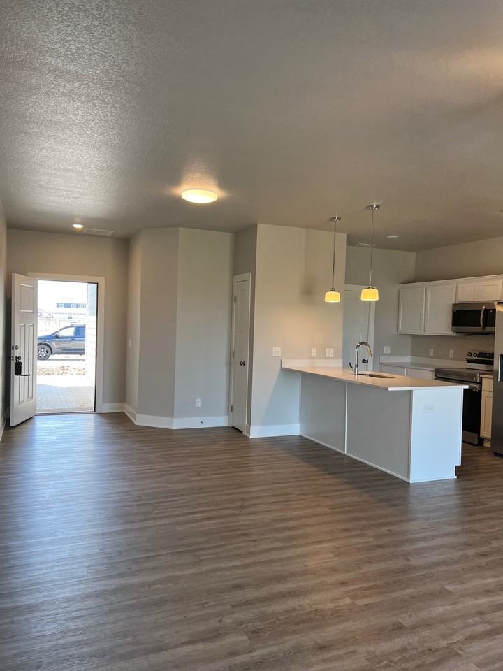 233 Nw Greenway Pl - Photo 6 of 21