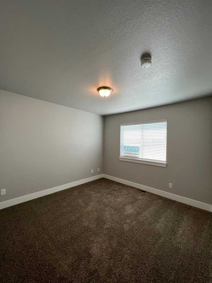 233 Nw Greenway Pl - Photo 7 of 21