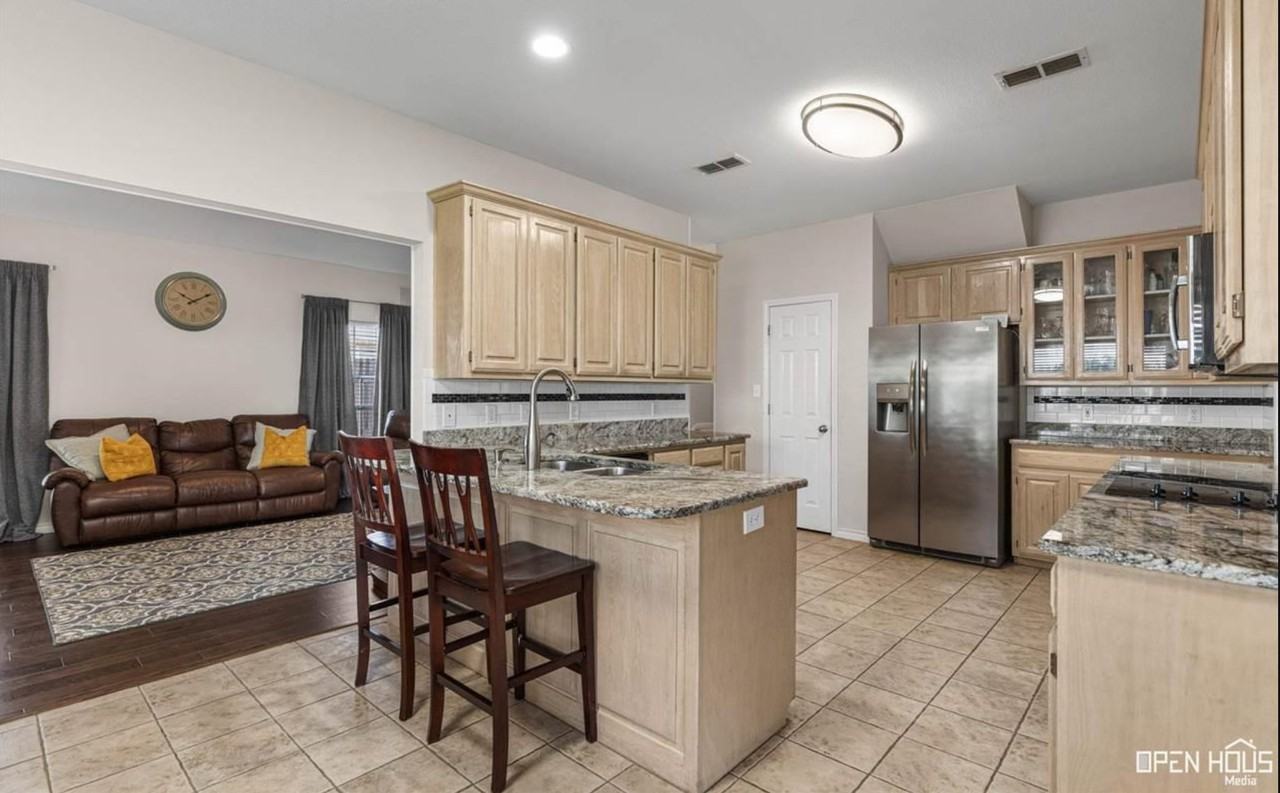 3506 Rugby Ln - Photo 6 of 19