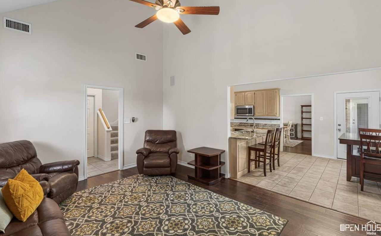 3506 Rugby Ln - Photo 4 of 19