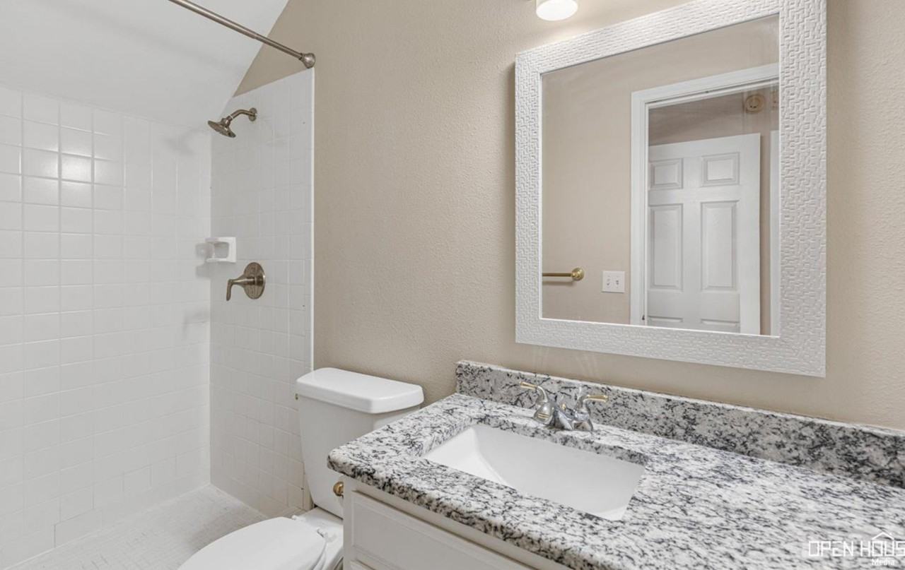 3506 Rugby Ln - Photo 4 of 19