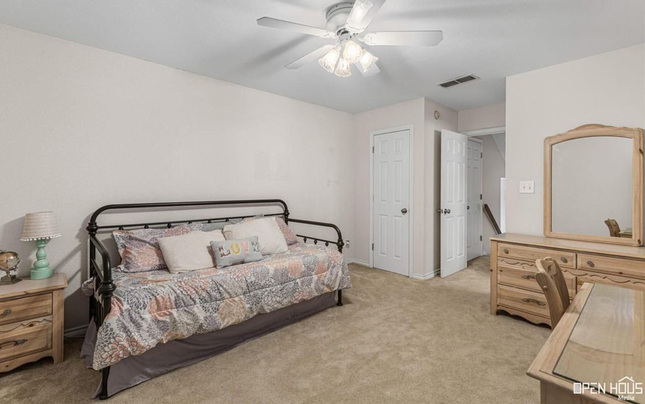3506 Rugby Ln - Photo 5 of 19