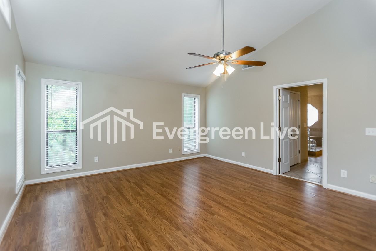2493 Oakrill Rd - Photo 3 of 15