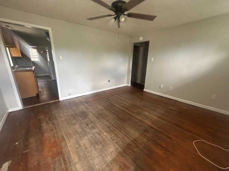 823 Siluria St #823 - Photo 2 of 5