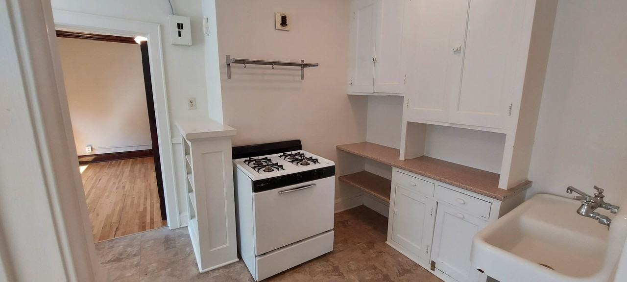 451 Fairview Ave N - Photo 3 of 24
