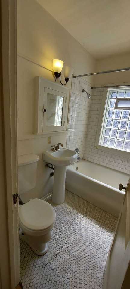 451 Fairview Ave N - Photo 6 of 24