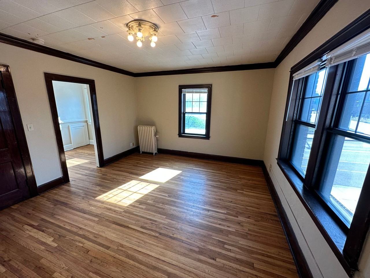 451 Fairview Ave N - Photo 7 of 24