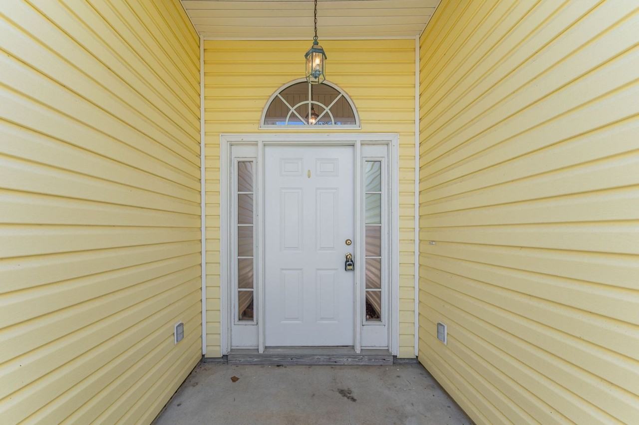 1697 Glenwood Ct - Photo 4 of 46