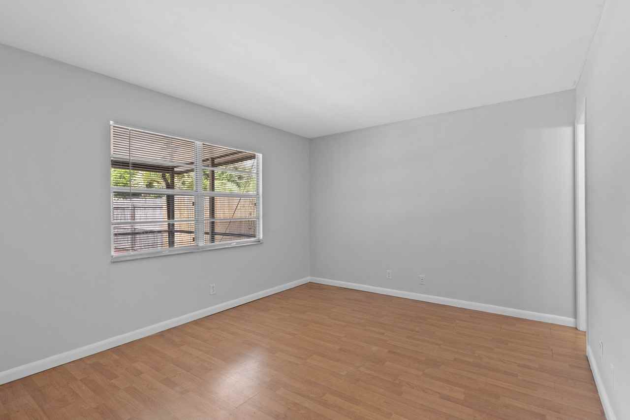 4325 Northwest 5th Avenue - Photo 6 of 20