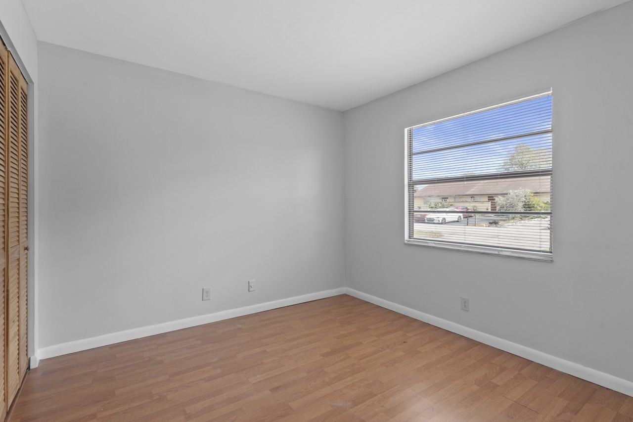 4325 Northwest 5th Avenue - Photo 5 of 20