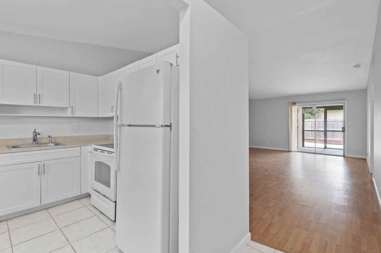 4325 Northwest 5th Avenue - Photo 4 of 20