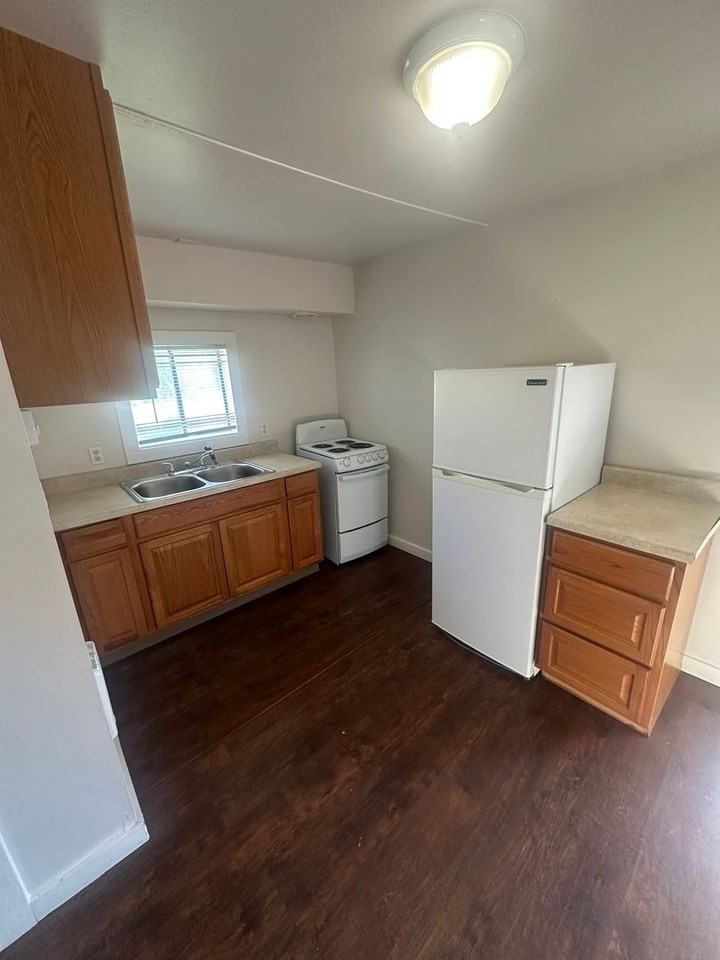 511 S Chatfield St - Photo 3 of 5