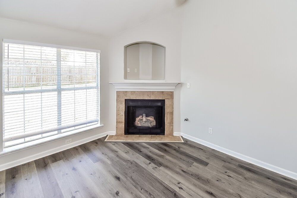 4799 Bloomfield Dr - Photo 4 of 16