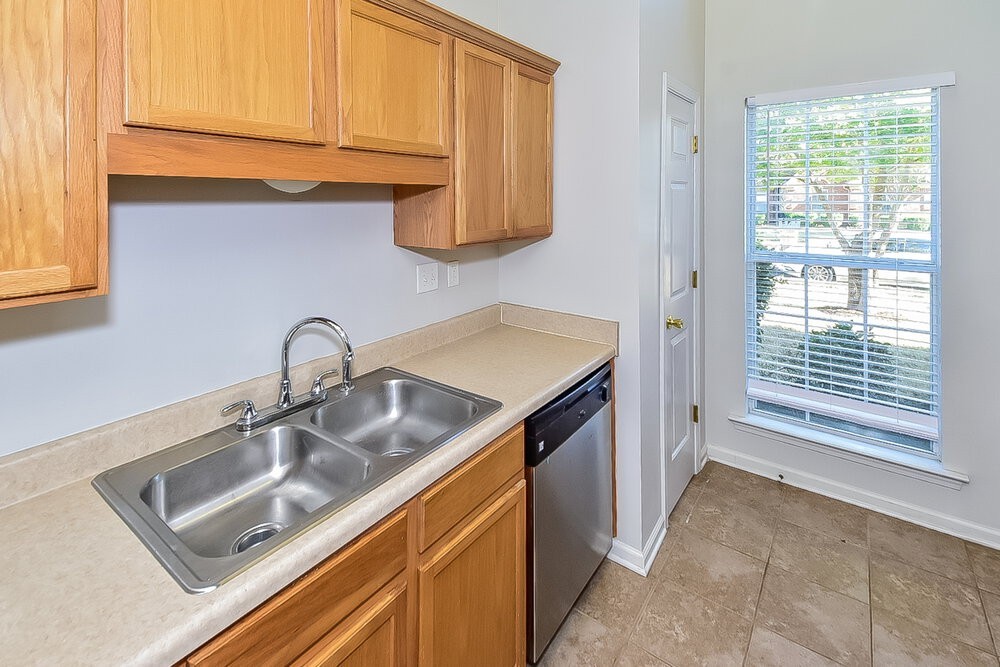 4799 Bloomfield Dr - Photo 6 of 16