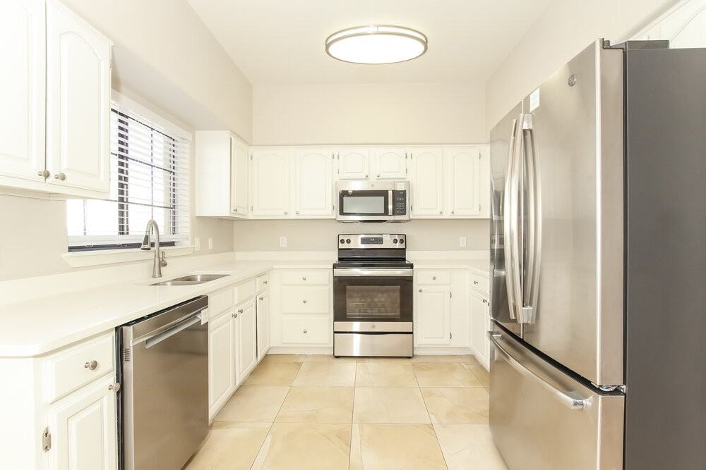 18039 N 12th Pl - Photo 6 of 17
