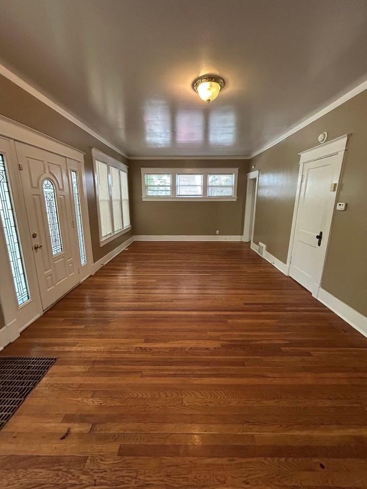 5319 Charlotte St - Photo 3 of 18