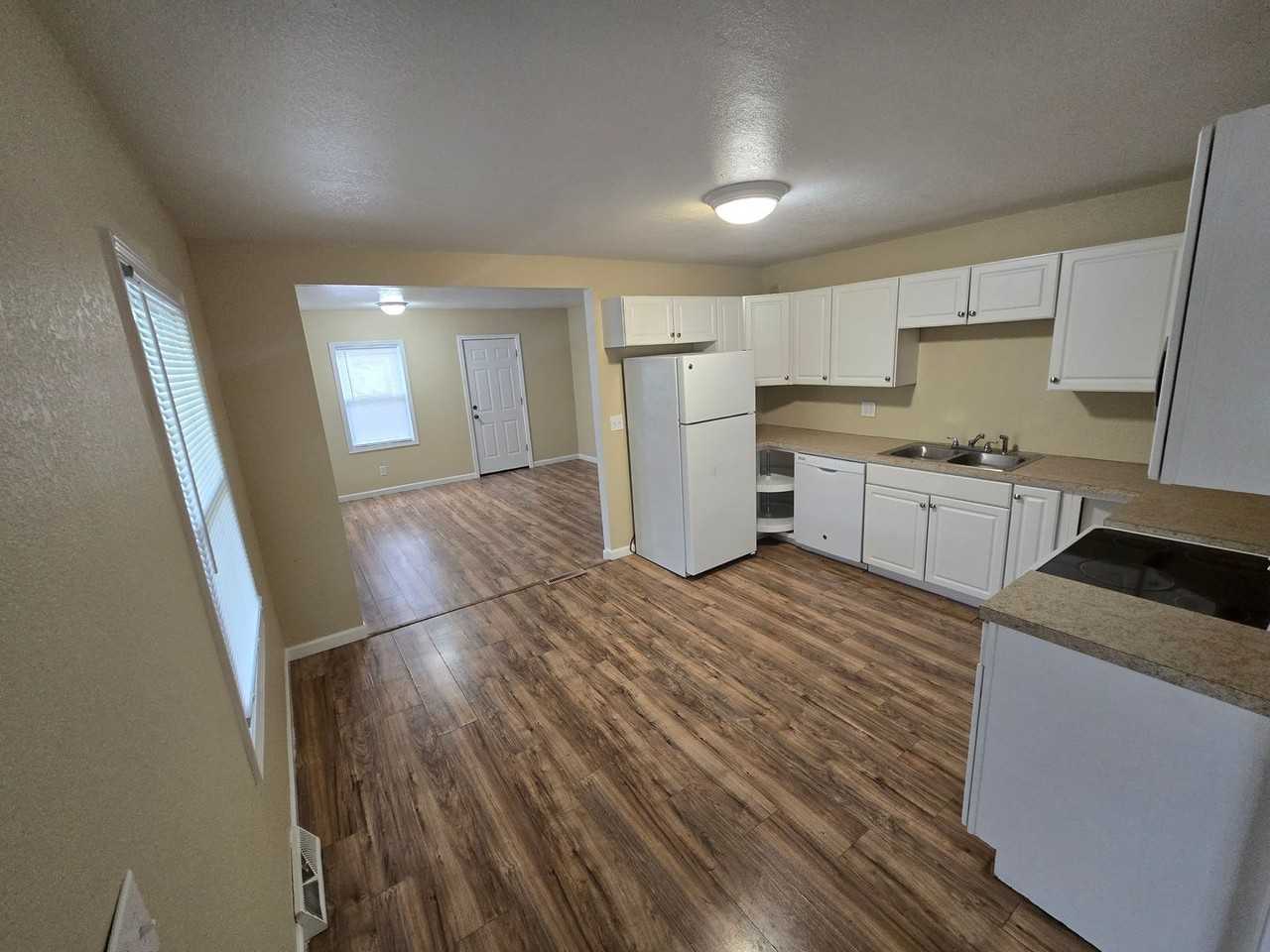 3725 Terrace Dr - Photo 2 of 10