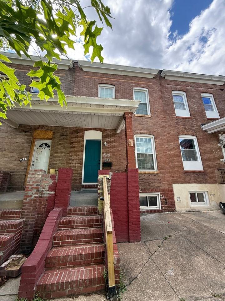 422 N East Ave - Photo 2 of 17