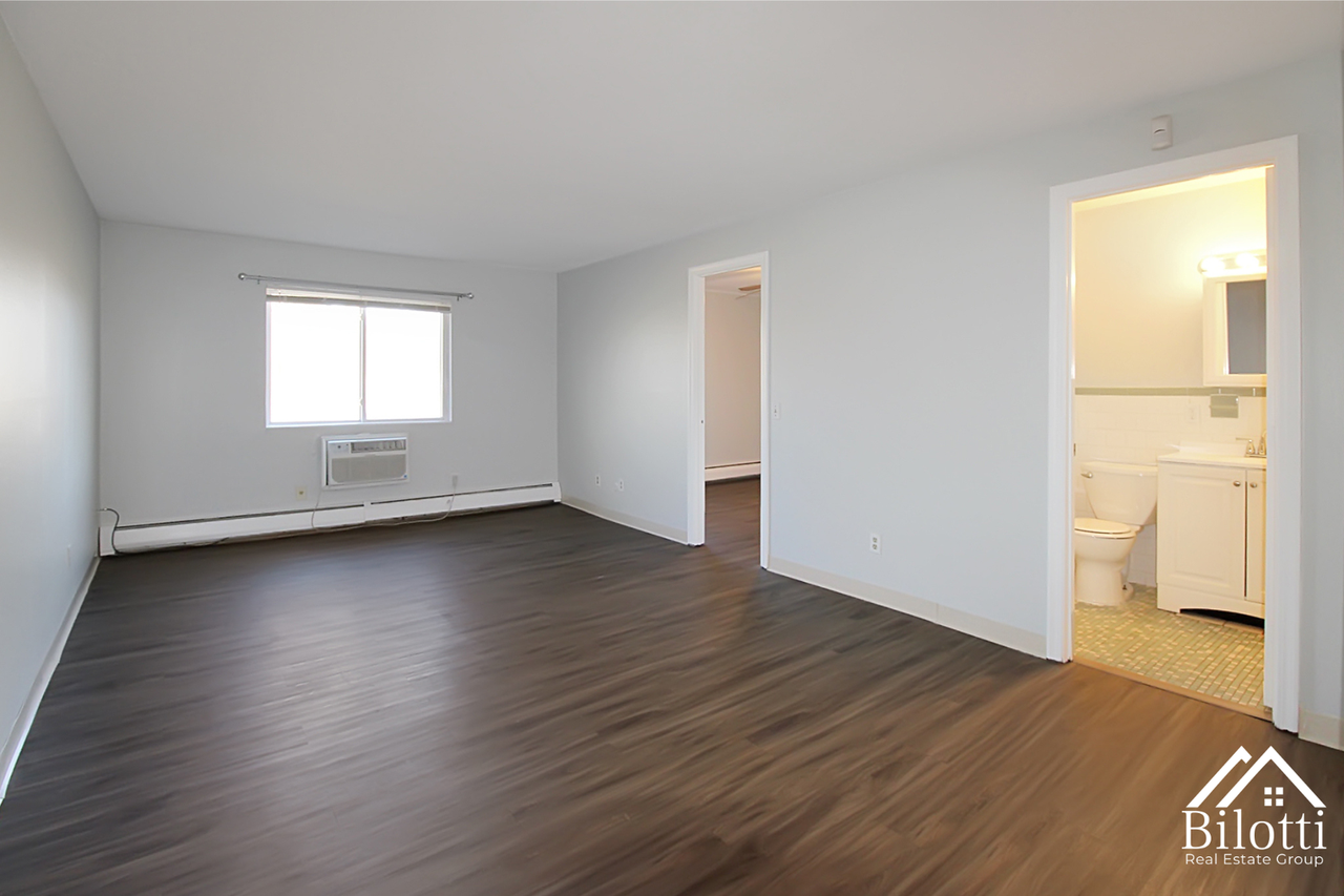 1250 South Broadway - Photo 4 of 23