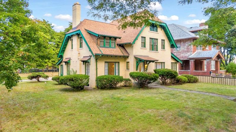 7370 La Salle Blvd - Photo 2 of 20