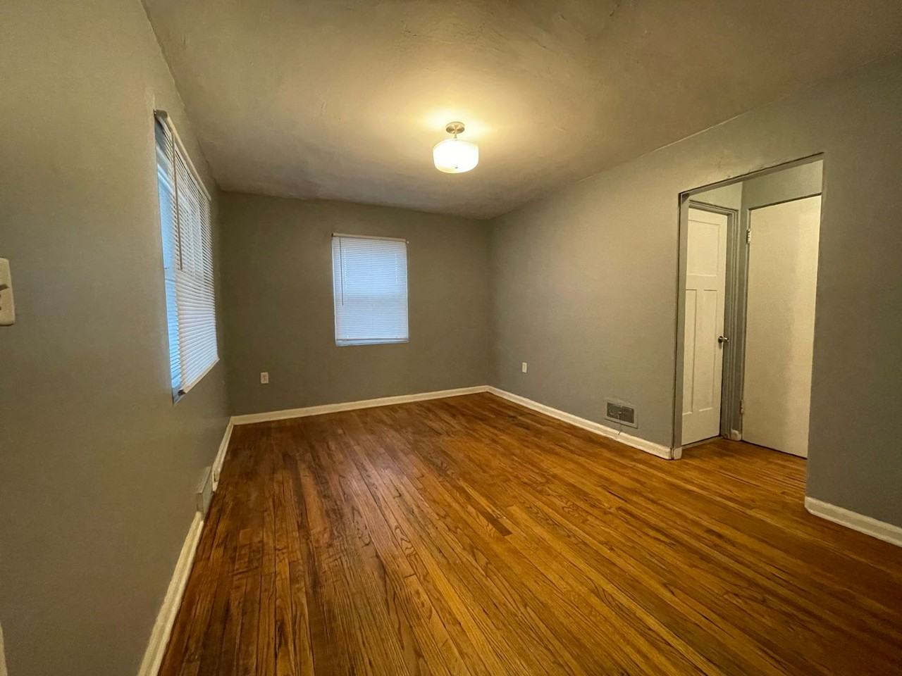 2418 Diamond Ave - Photo 2 of 11