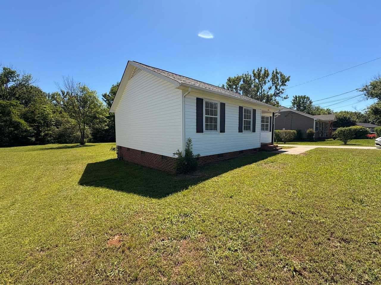 1117 Southland Dr - Photo 2 of 9