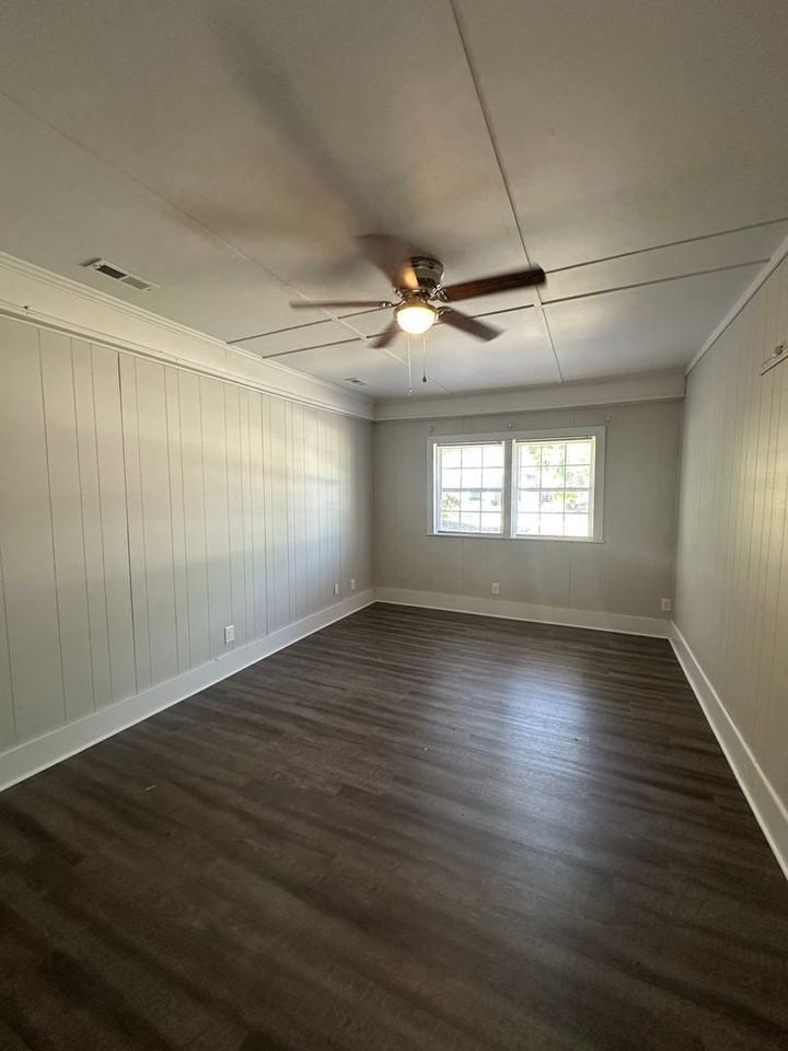 820 Haywood Pl - Photo 2 of 5