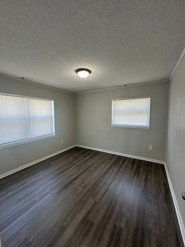820 Haywood Pl - Photo 4 of 5