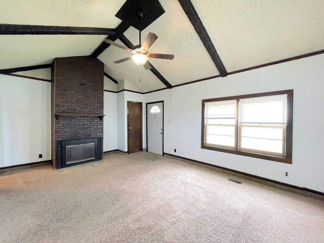 28 E Avenue D - Photo 2 of 20