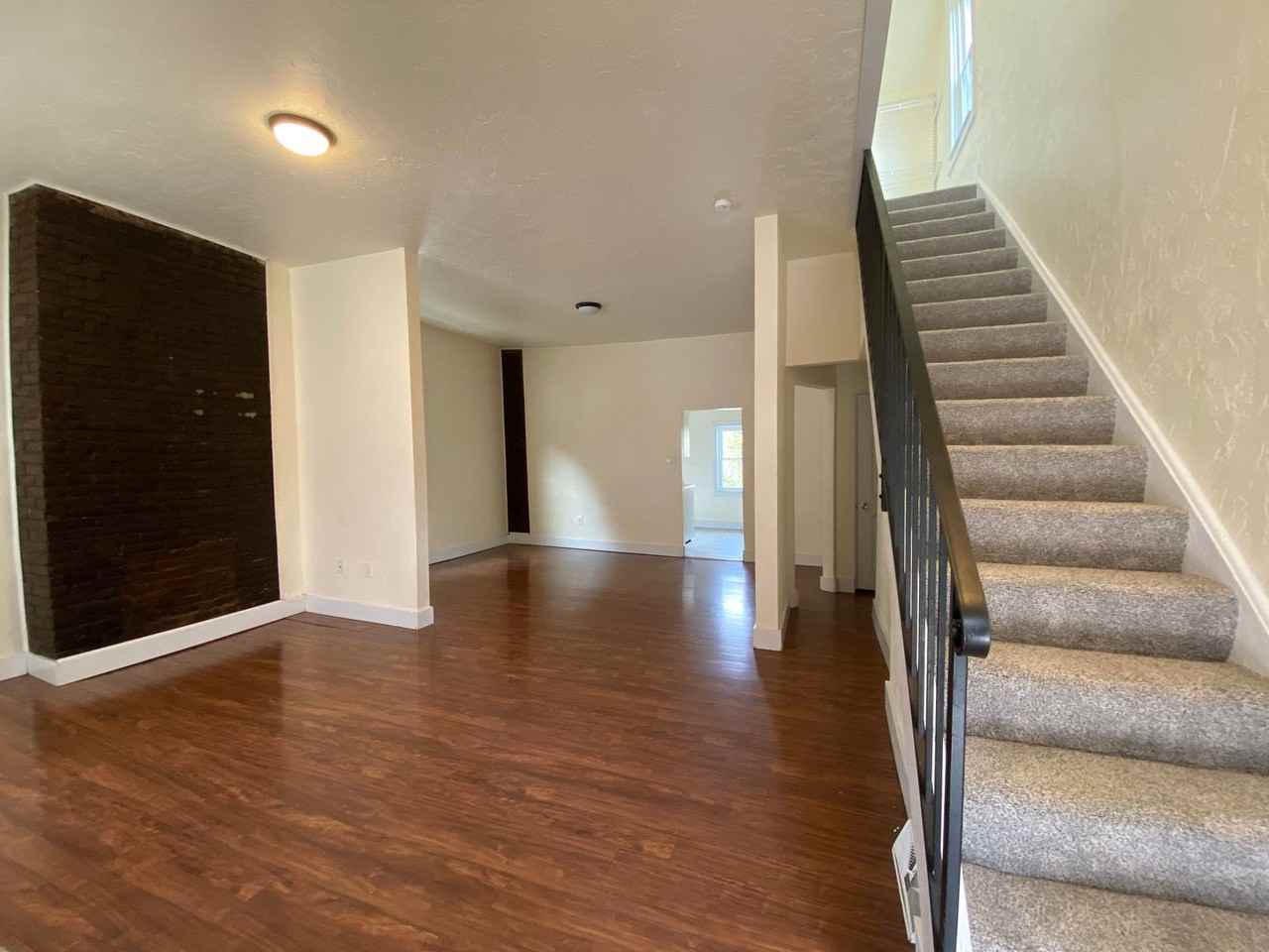 409 Parkwood Rd - Photo 2 of 24