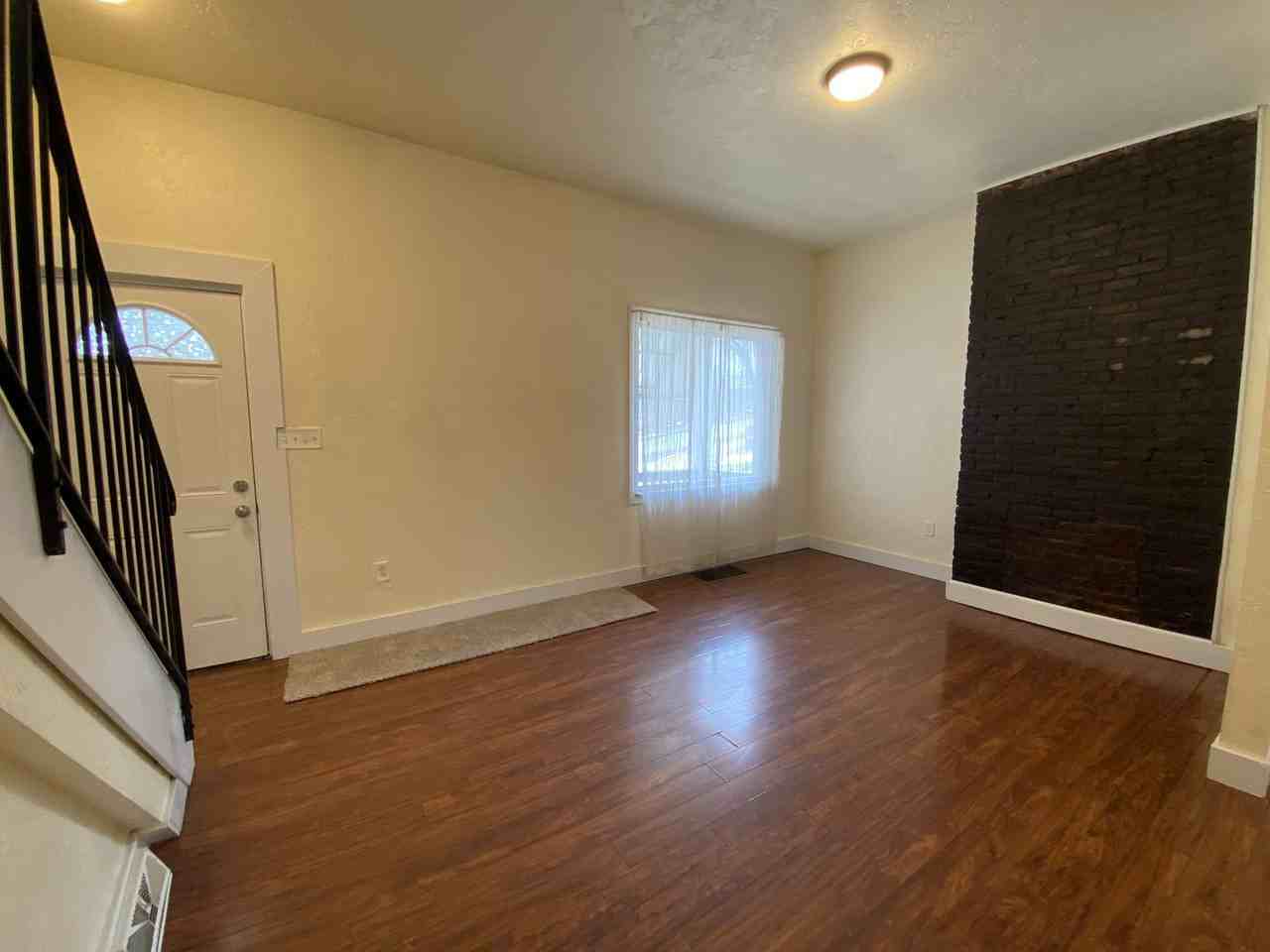 409 Parkwood Rd - Photo 3 of 24