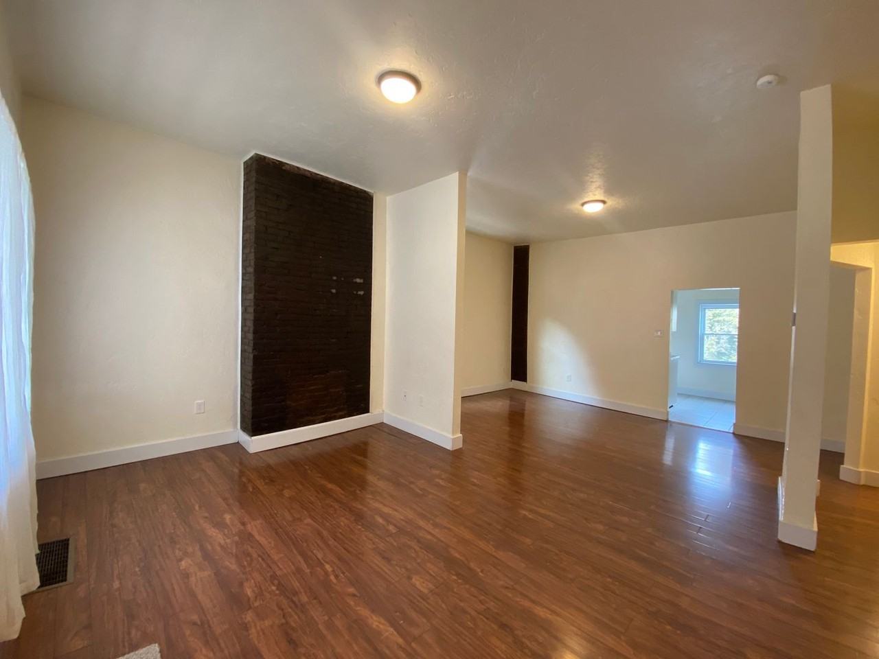 409 Parkwood Rd - Photo 4 of 24