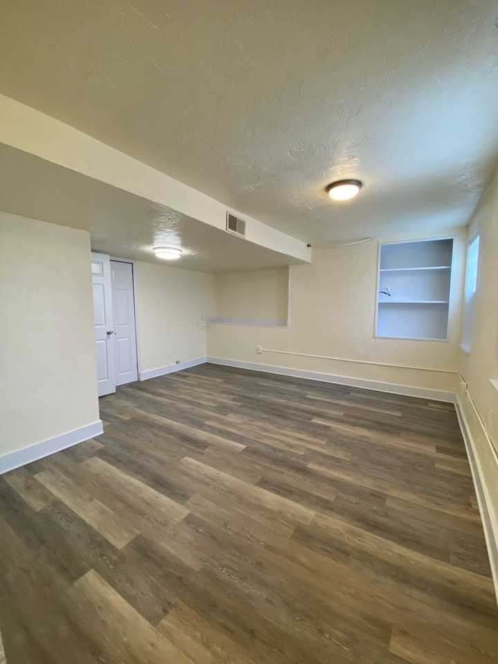 409 Parkwood Rd - Photo 6 of 24