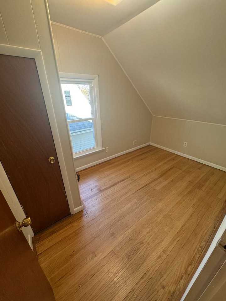 303 W John St - Photo 2 of 7
