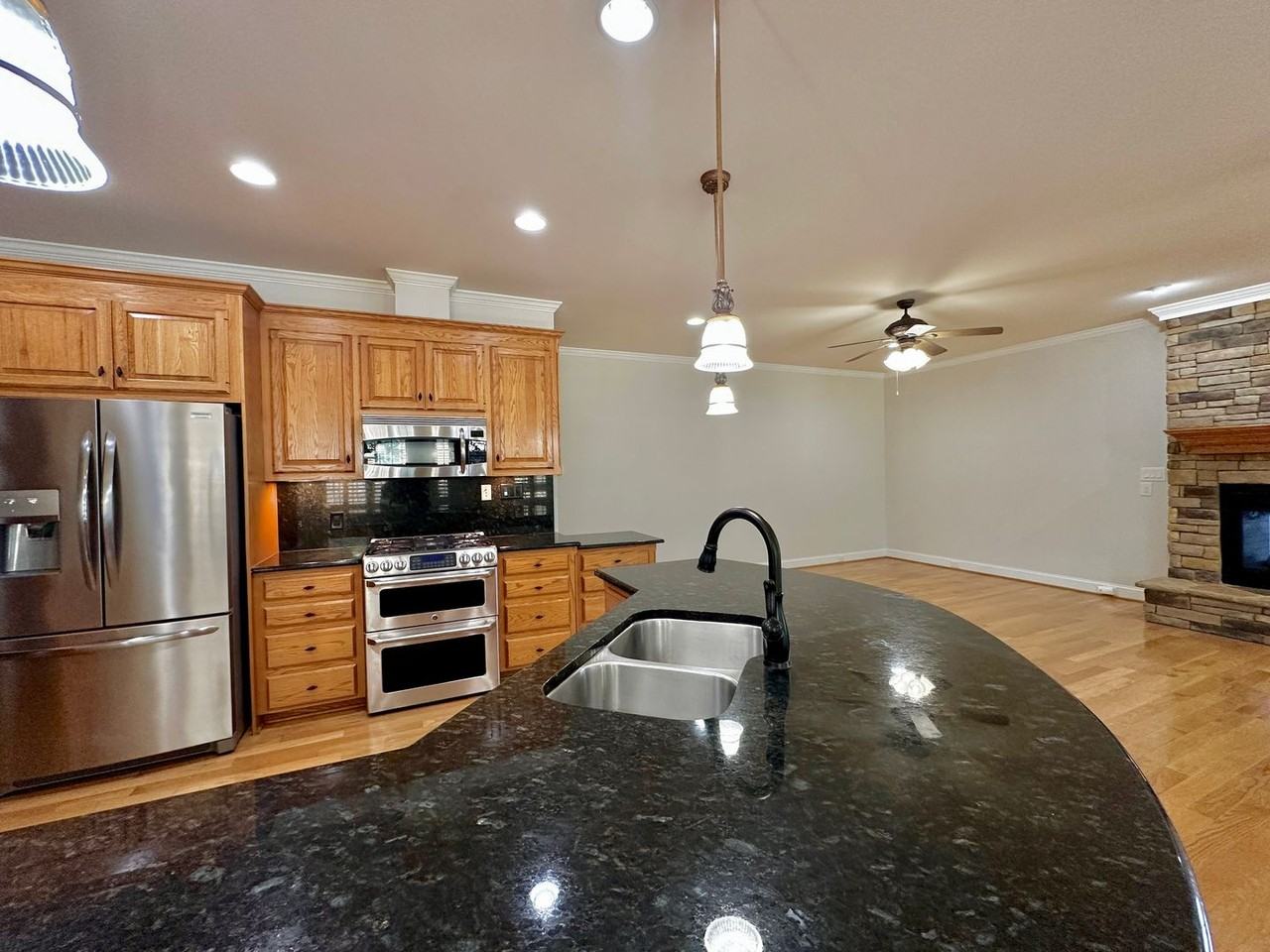 8012 Crookneck Dr - Photo 2 of 28