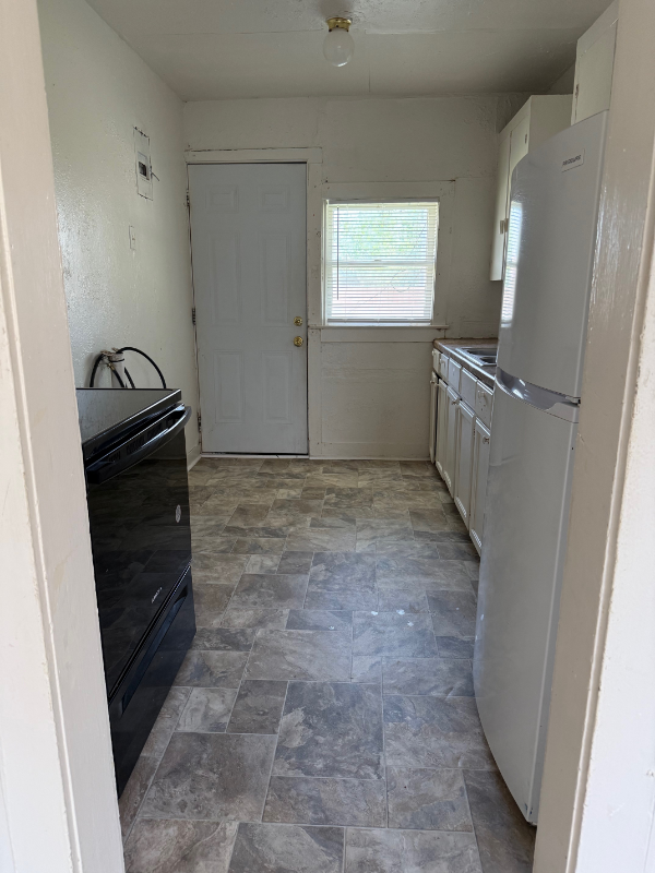 306 5th St - Photo 3 of 7