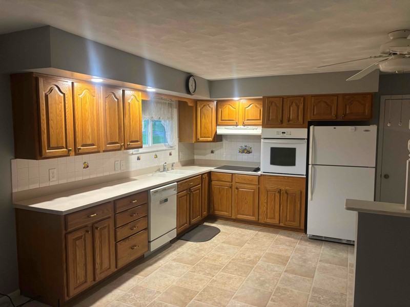 93 Briarwood Dr - Photo 3 of 15